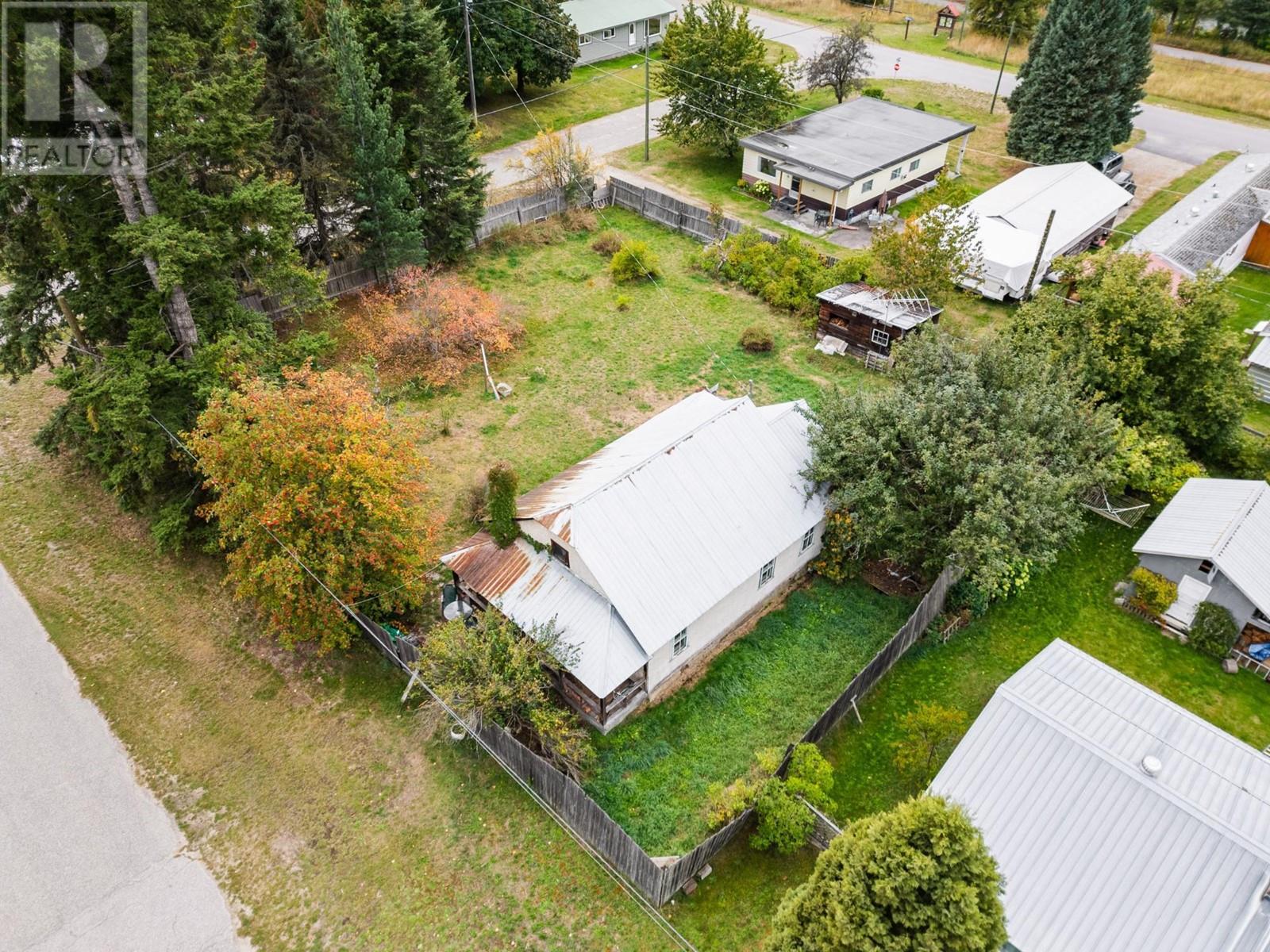 713 Arthur Street, Slocan, British Columbia  V0G 2C0 - Photo 1 - 10341877