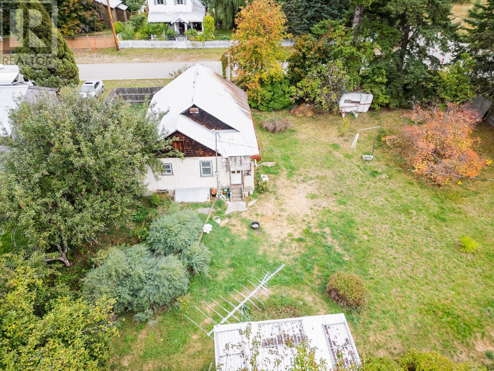 713 Arthur Street, Slocan, British Columbia  V0G 2C0 - Photo 11 - 10341877