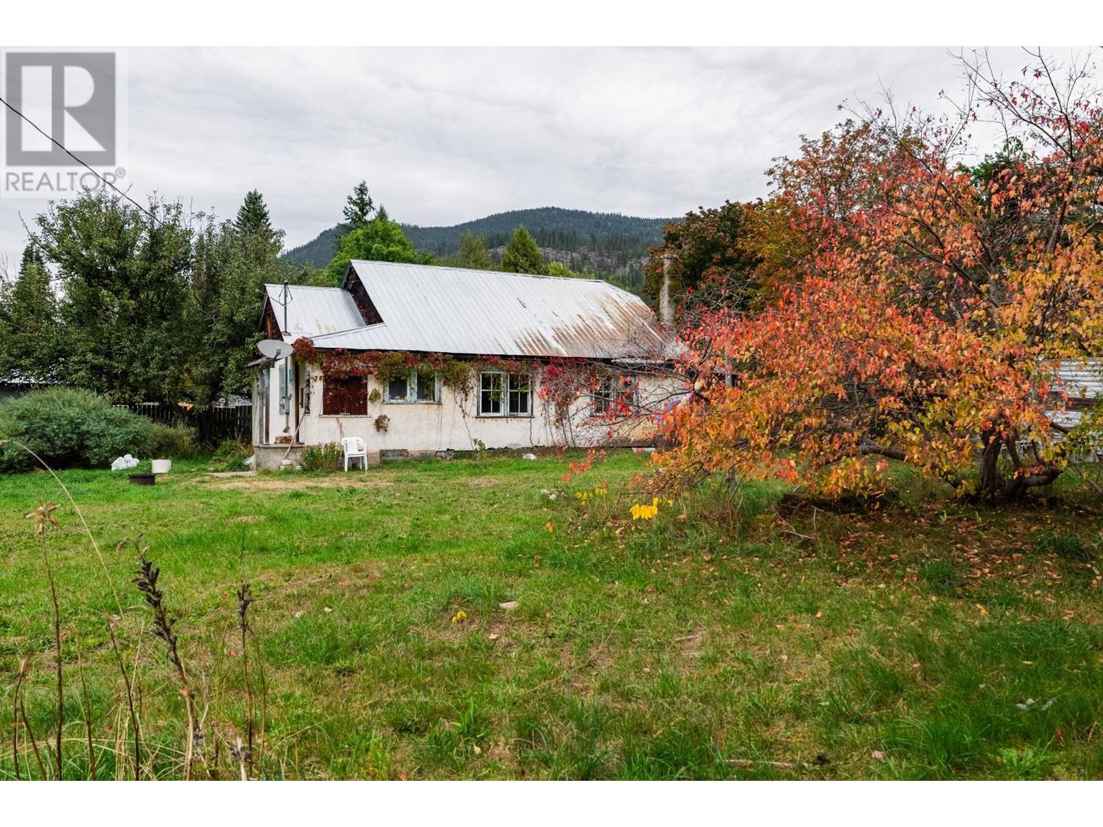 713 Arthur Street, Slocan, British Columbia  V0G 2C0 - Photo 14 - 10341877