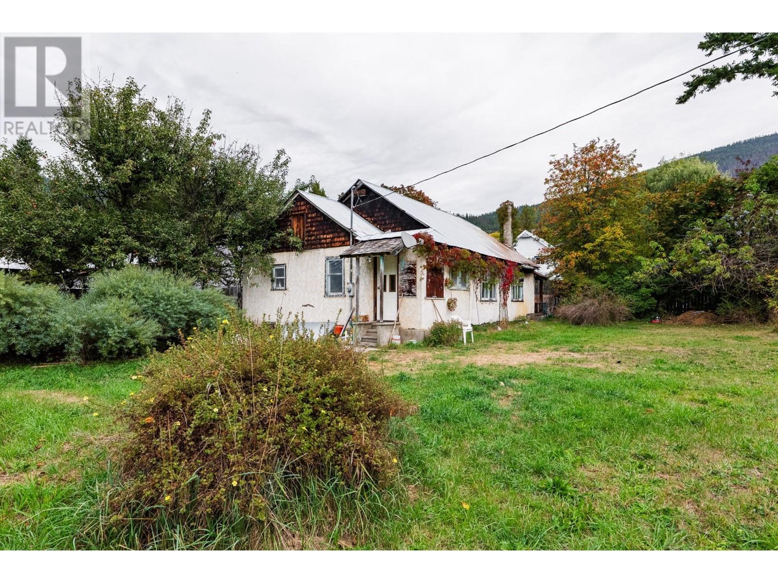 713 Arthur Street, Slocan, British Columbia  V0G 2C0 - Photo 15 - 10341877