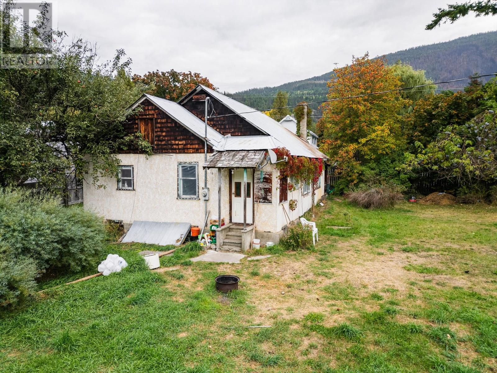 713 Arthur Street, Slocan, British Columbia  V0G 2C0 - Photo 4 - 10341877