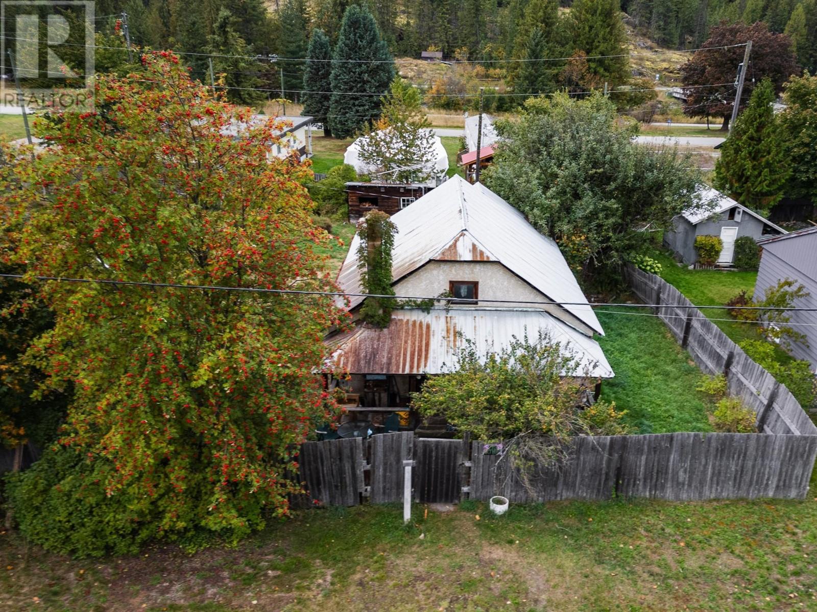 713 Arthur Street, Slocan, British Columbia  V0G 2C0 - Photo 7 - 10341877