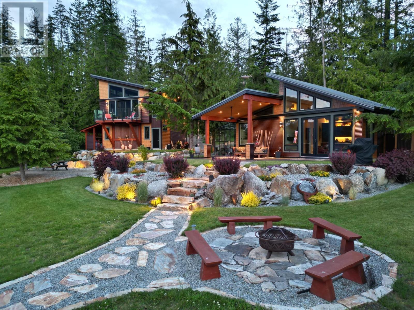 179 Kootenay Lake Road, Procter, British Columbia  V0G 1V0 - Photo 1 - 10341265
