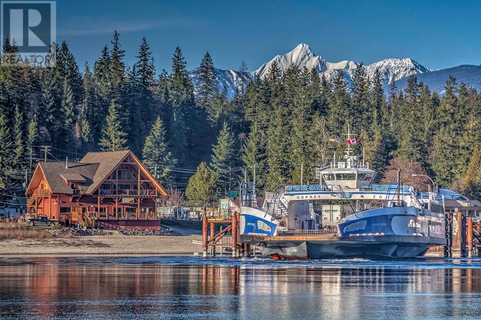7924 Balfour Wharf Road, Balfour, British Columbia  V0G 1C0 - Photo 1 - 10342200