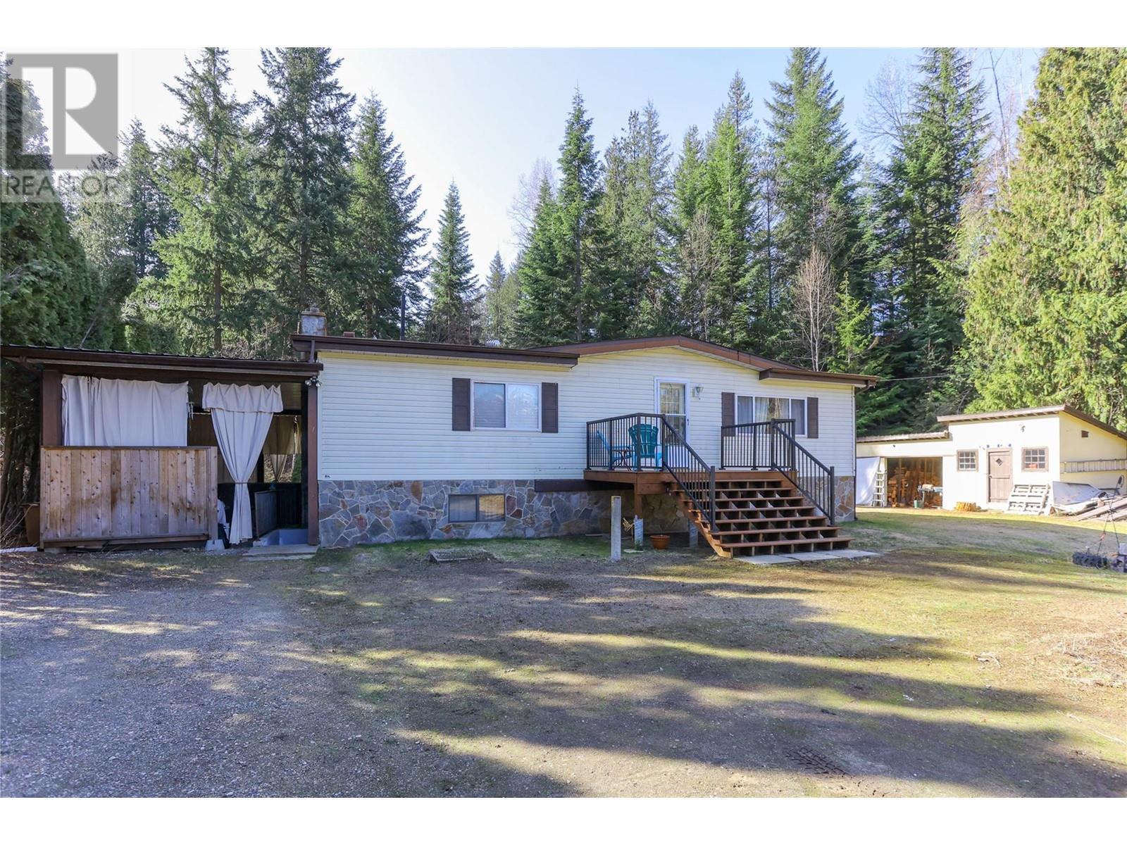 4366 Poplar Ridge Crescent, Crescent Valley, British Columbia  V0G 1H1 - Photo 2 - 10342299