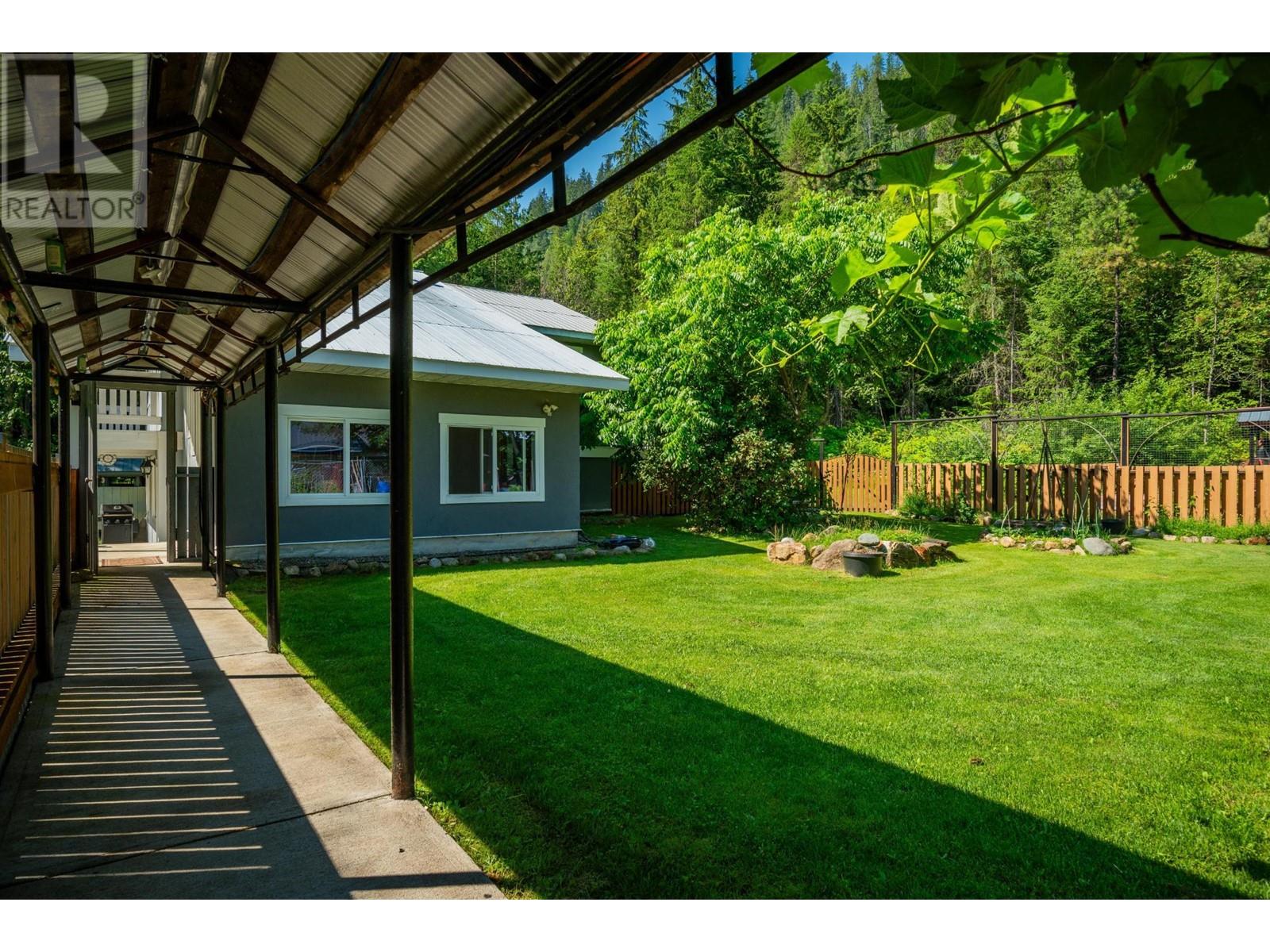4743 31 Highway, Kaslo, British Columbia  V0G 1M0 - Photo 14 - 10341185