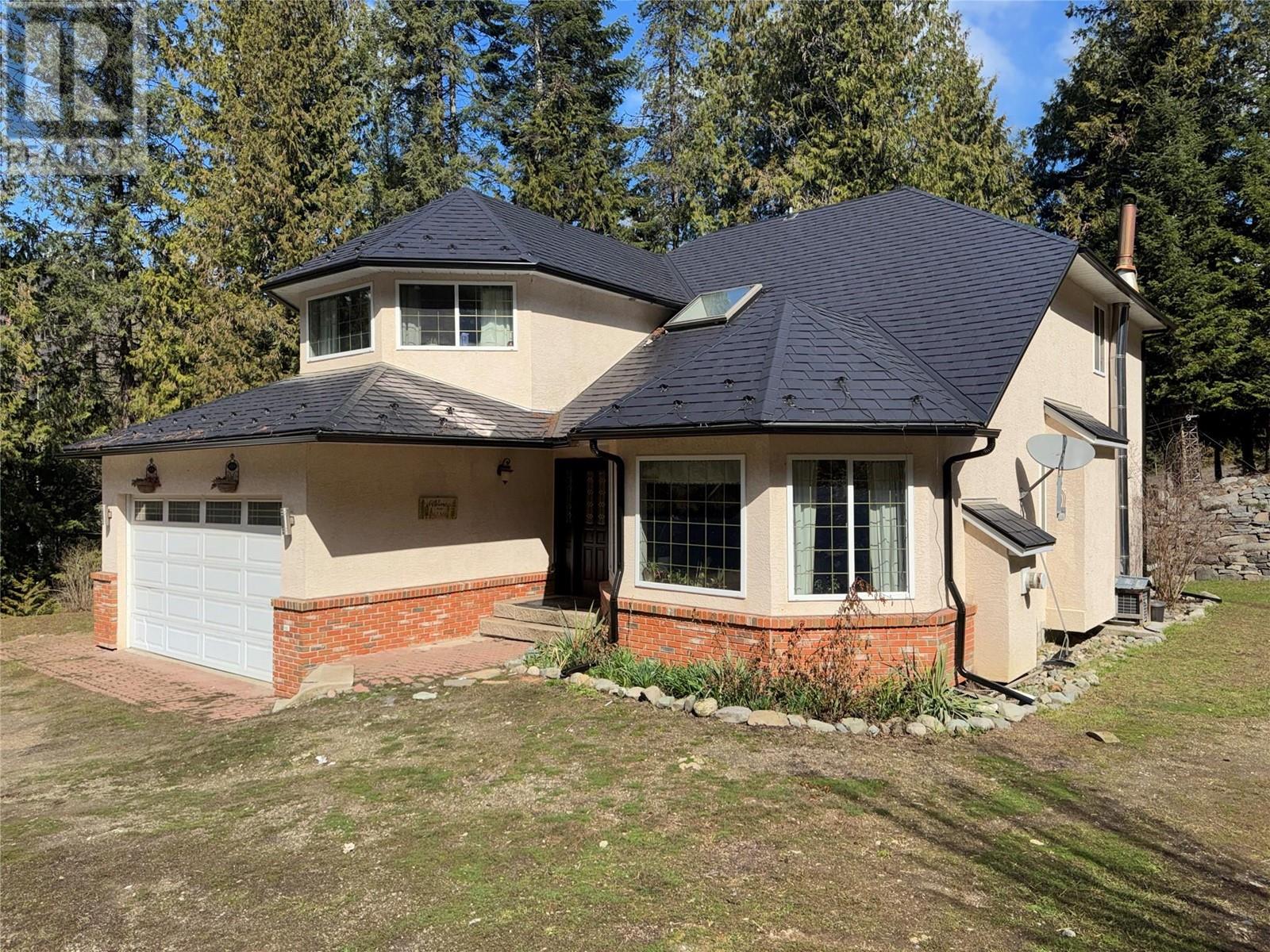 2300 Old Salmo Road, Fruitvale, British Columbia  V0G 1L0 - Photo 1 - 10342544