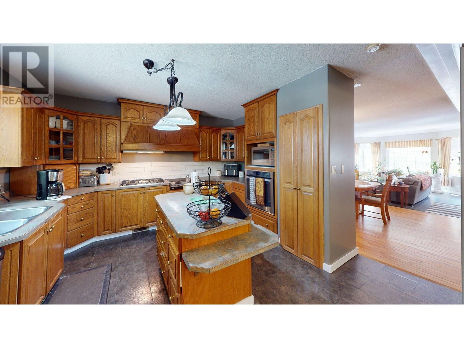 2300 Old Salmo Road, Fruitvale, British Columbia  V0G 1L0 - Photo 11 - 10342544