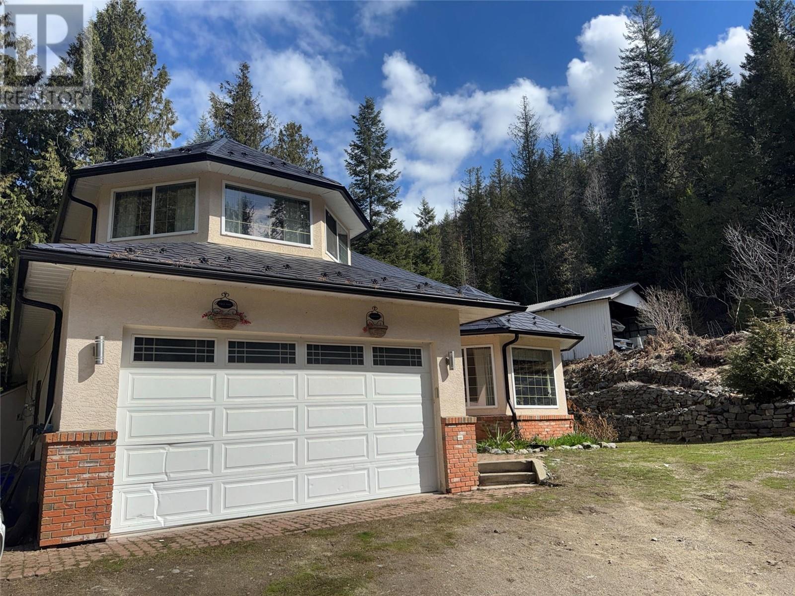 2300 Old Salmo Road, Fruitvale, British Columbia  V0G 1L0 - Photo 3 - 10342544