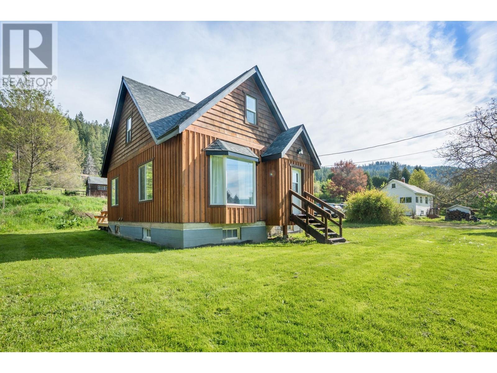 3289 Broadwater Road, Robson, British Columbia  V0G 1X0 - Photo 1 - 10343034