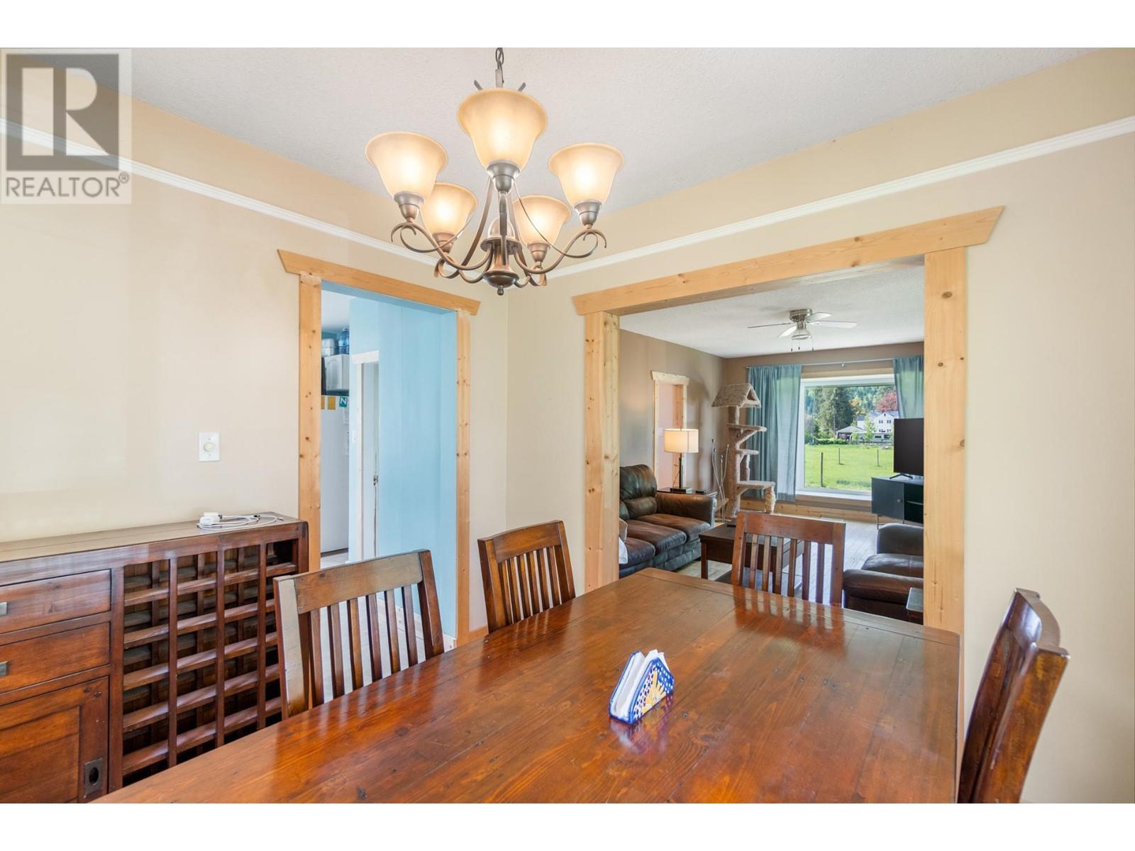 3289 Broadwater Road, Robson, British Columbia  V0G 1X0 - Photo 12 - 10343034
