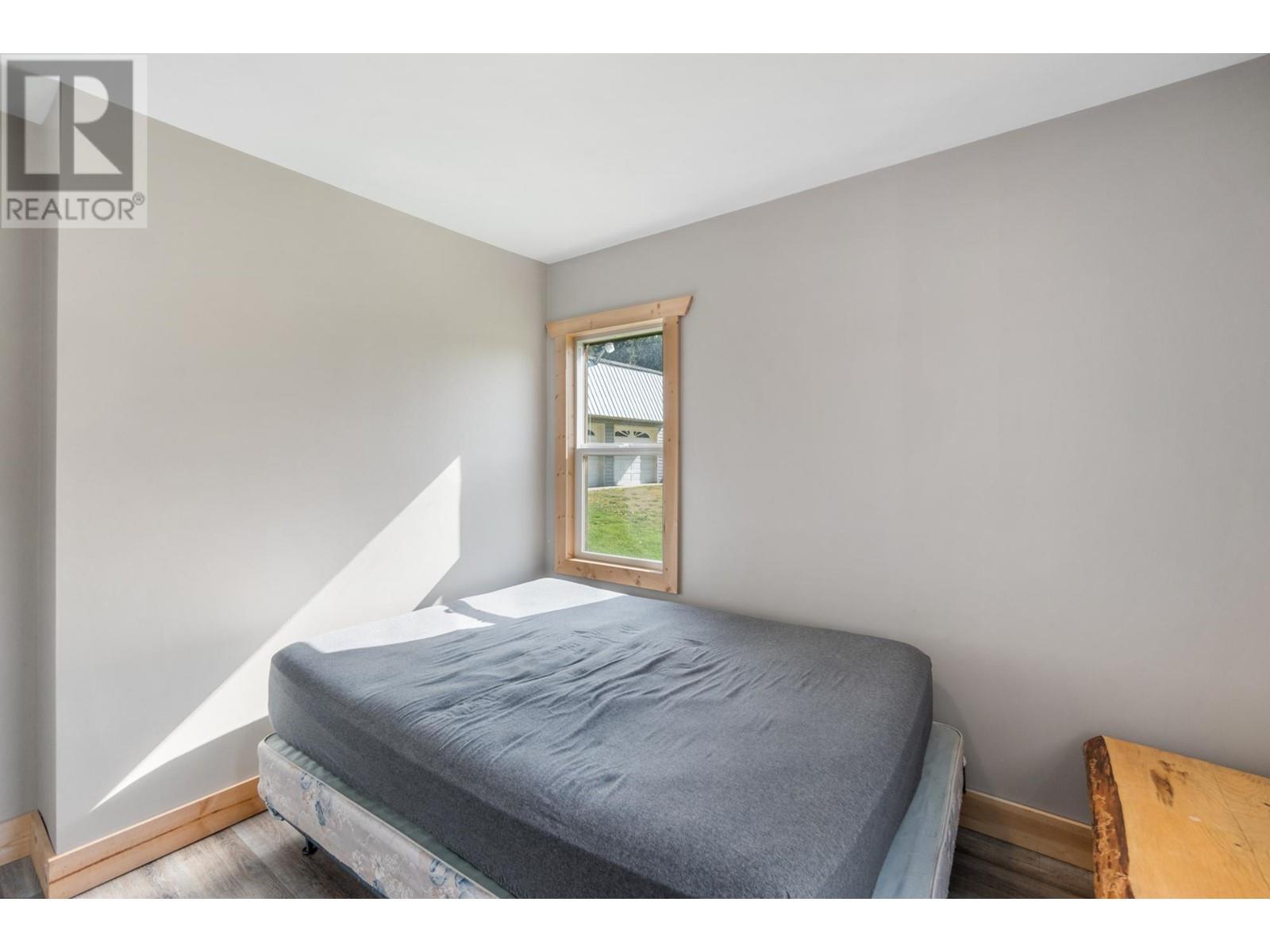 3289 Broadwater Road, Robson, British Columbia  V0G 1X0 - Photo 16 - 10343034