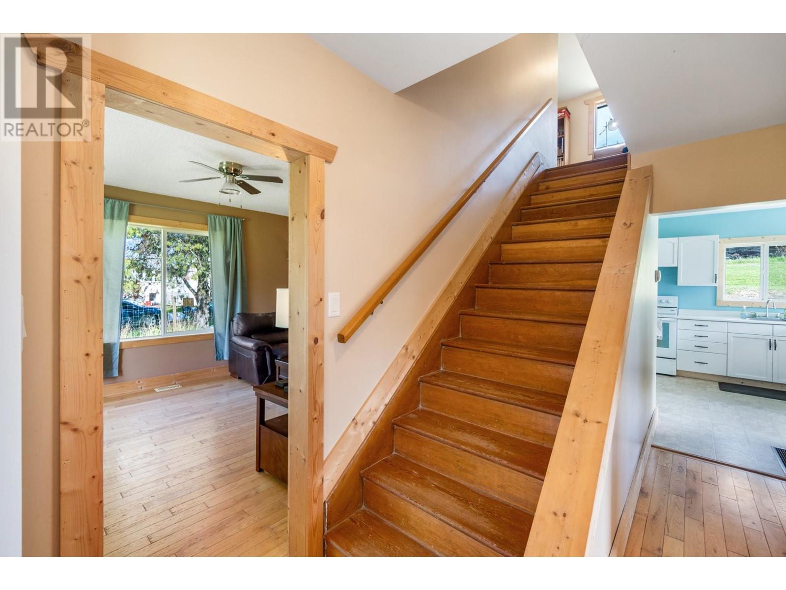 3289 Broadwater Road, Robson, British Columbia  V0G 1X0 - Photo 18 - 10343034