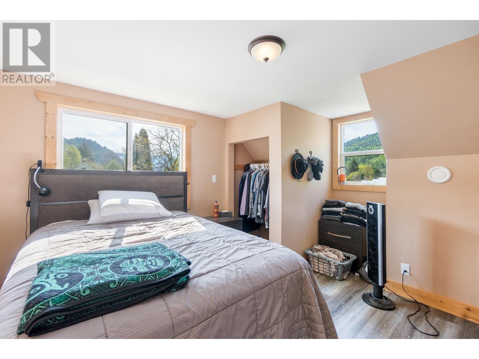 3289 Broadwater Road, Robson, British Columbia  V0G 1X0 - Photo 25 - 10343034