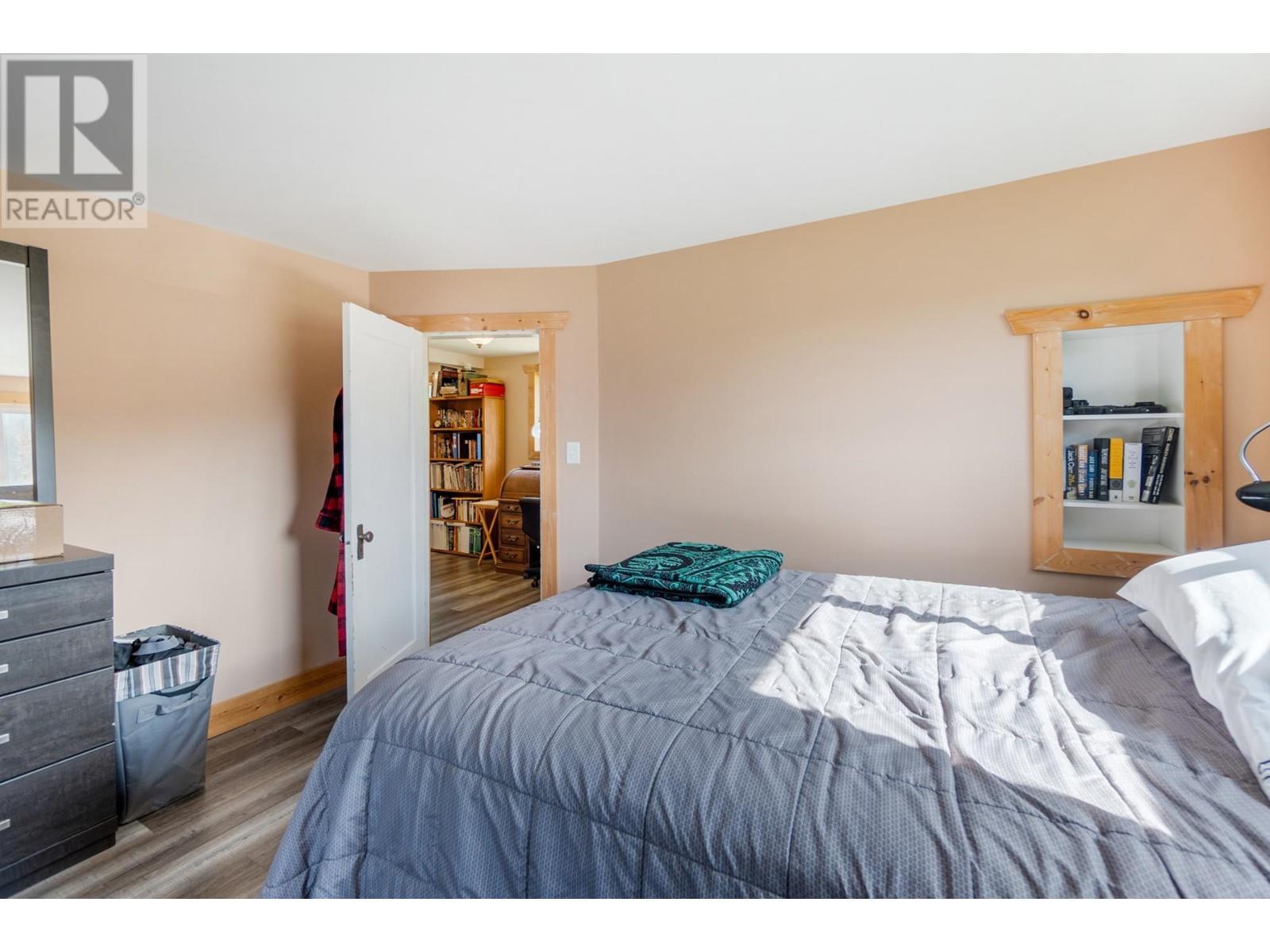 3289 Broadwater Road, Robson, British Columbia  V0G 1X0 - Photo 26 - 10343034