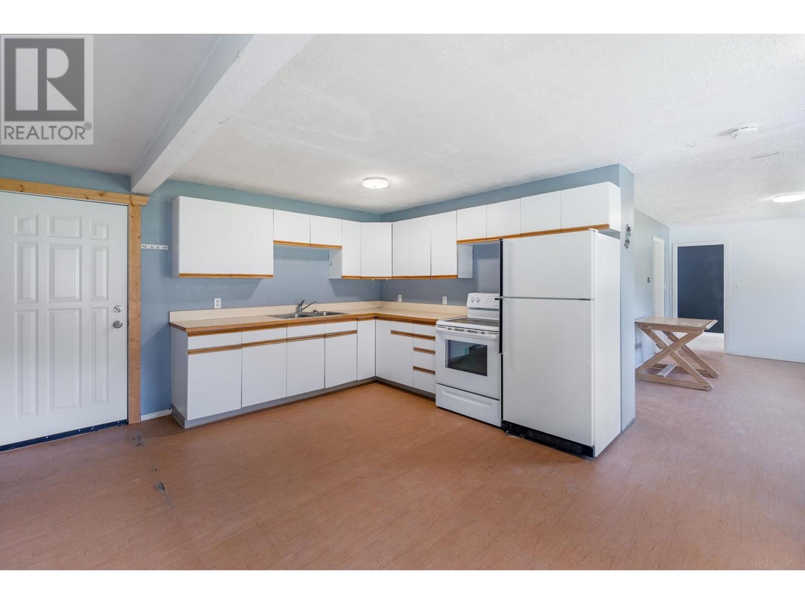 3289 Broadwater Road, Robson, British Columbia  V0G 1X0 - Photo 33 - 10343034