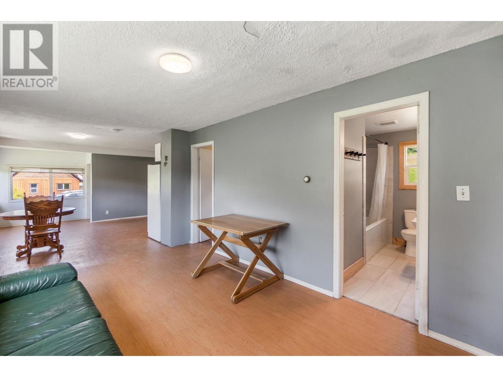 3289 Broadwater Road, Robson, British Columbia  V0G 1X0 - Photo 35 - 10343034