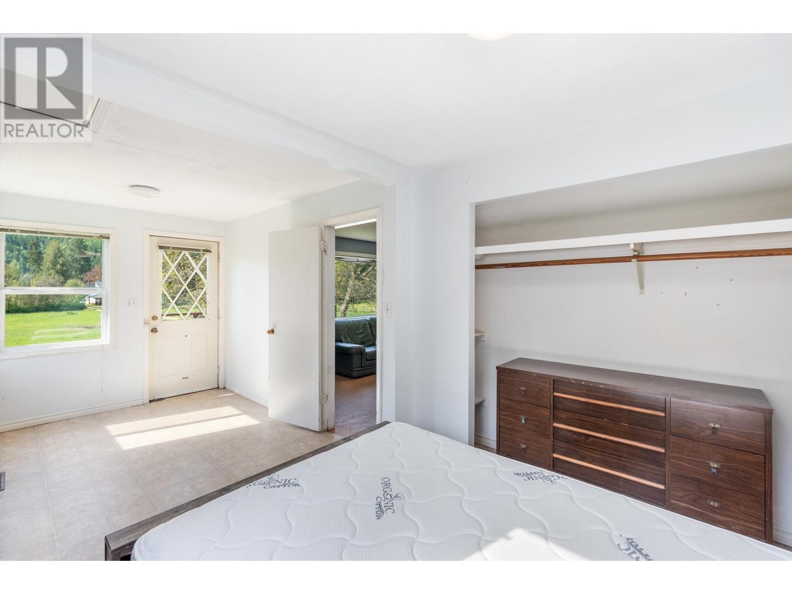 3289 Broadwater Road, Robson, British Columbia  V0G 1X0 - Photo 39 - 10343034