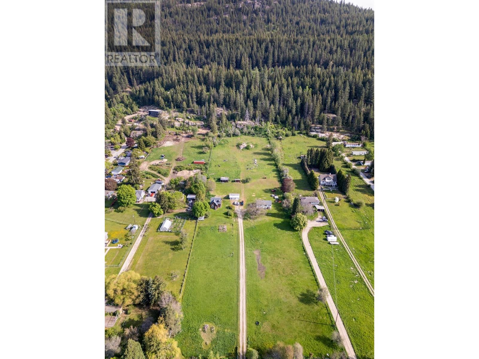 3289 Broadwater Road, Robson, British Columbia  V0G 1X0 - Photo 4 - 10343034