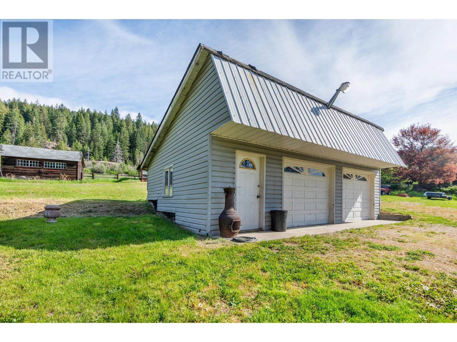 3289 Broadwater Road, Robson, British Columbia  V0G 1X0 - Photo 43 - 10343034