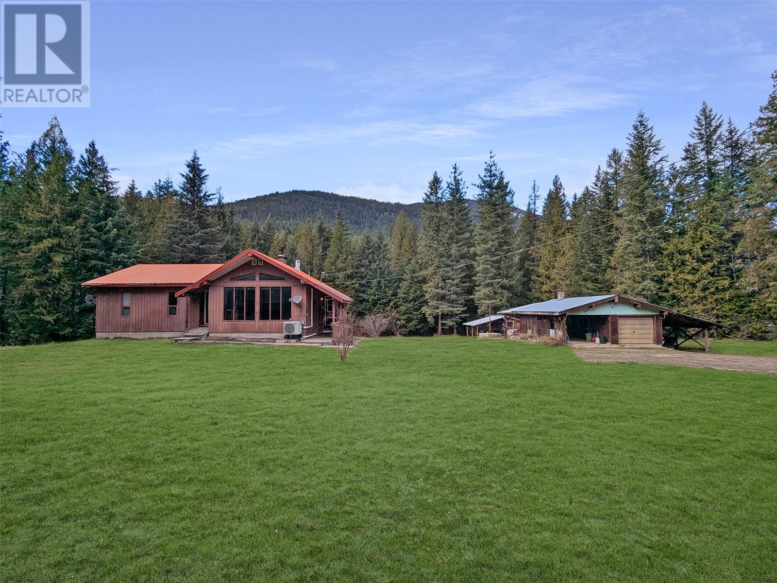 5837 Highway 6, Winlaw, British Columbia  V0G 2J0 - Photo 1 - 10342857