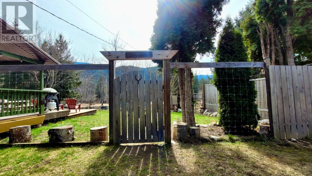 6450 Appledale Lower Road, Appledale, British Columbia  V0G 2J0 - Photo 11 - 10342460