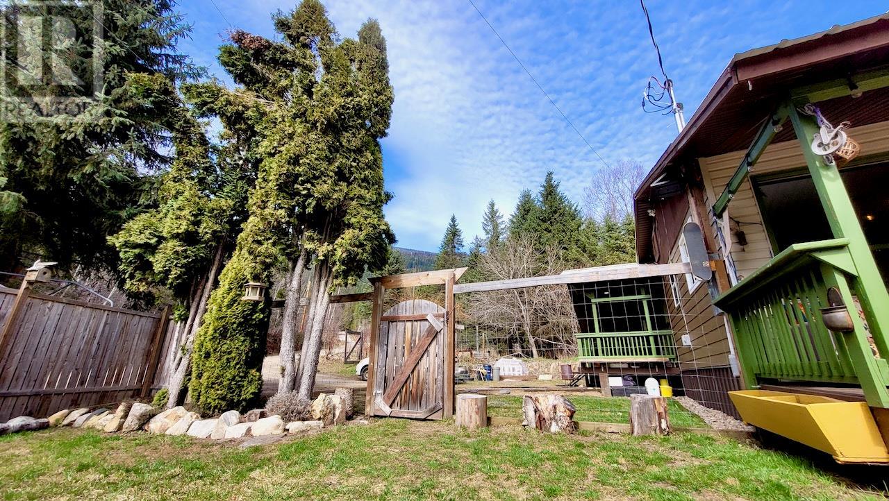 6450 Appledale Lower Road, Appledale, British Columbia  V0G 2J0 - Photo 12 - 10342460
