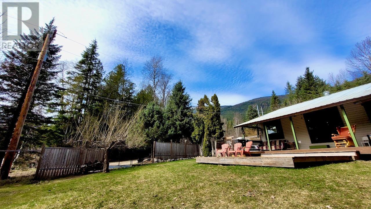 6450 Appledale Lower Road, Appledale, British Columbia  V0G 2J0 - Photo 13 - 10342460