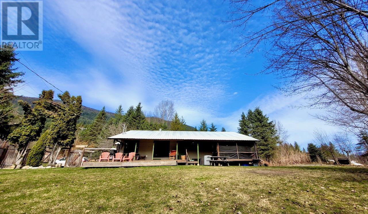 6450 Appledale Lower Road, Appledale, British Columbia  V0G 2J0 - Photo 14 - 10342460