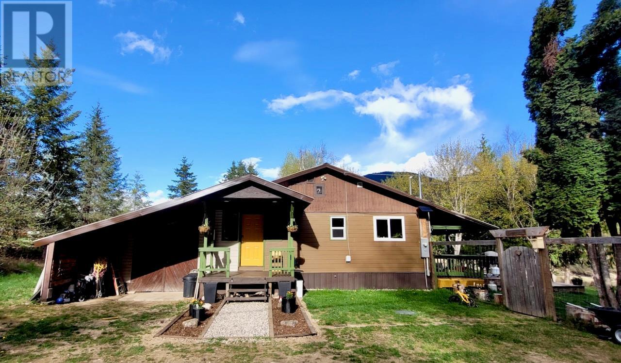 6450 Appledale Lower Road, Appledale, British Columbia  V0G 2J0 - Photo 3 - 10342460