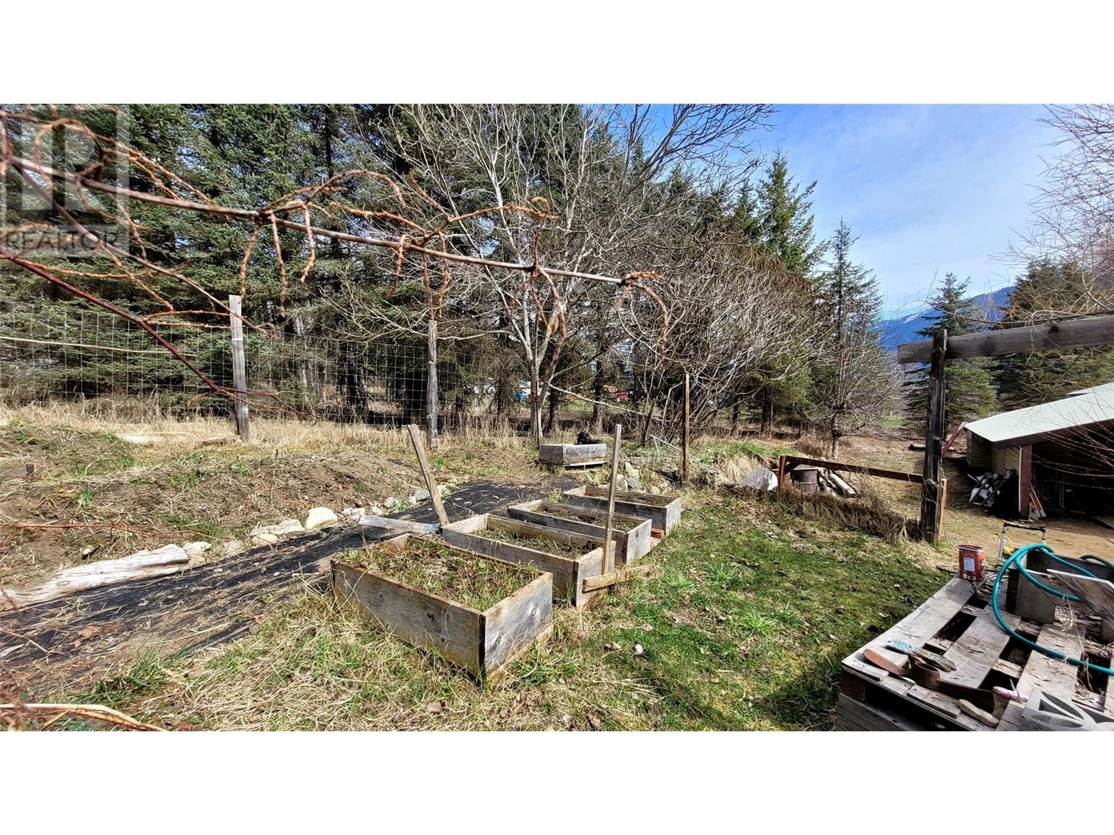 6450 Appledale Lower Road, Appledale, British Columbia  V0G 2J0 - Photo 32 - 10342460