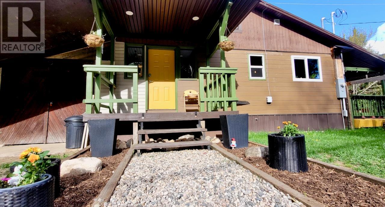 6450 Appledale Lower Road, Appledale, British Columbia  V0G 2J0 - Photo 5 - 10342460