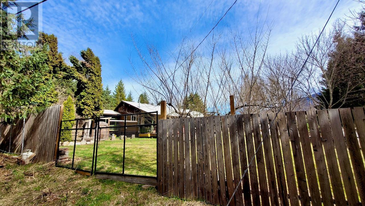 6450 Appledale Lower Road, Appledale, British Columbia  V0G 2J0 - Photo 8 - 10342460