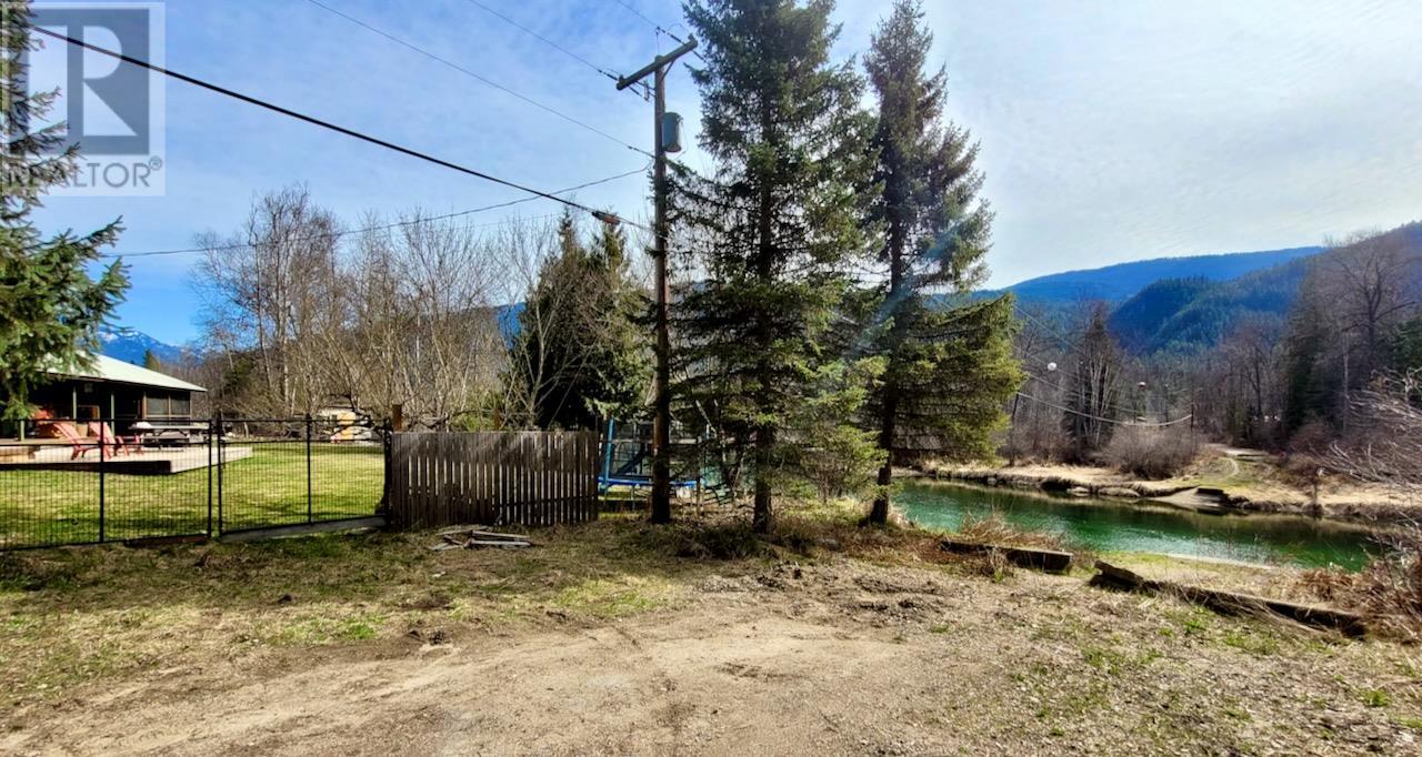 6450 Appledale Lower Road, Appledale, British Columbia  V0G 2J0 - Photo 9 - 10342460