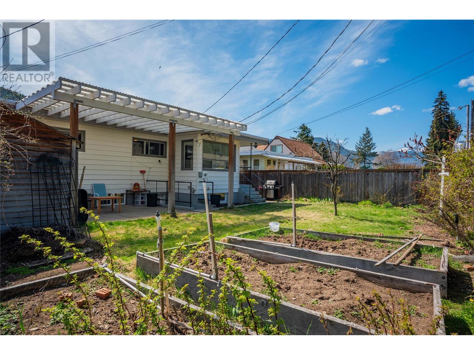 3313 Dahlia Crescent, Trail, British Columbia  V1R 2Y1 - Photo 12 - 10343956