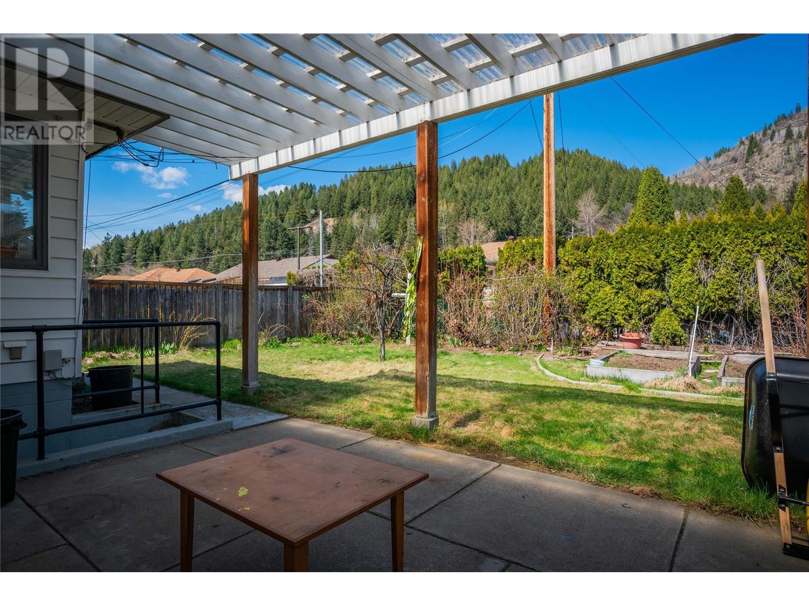 3313 Dahlia Crescent, Trail, British Columbia  V1R 2Y1 - Photo 14 - 10343956