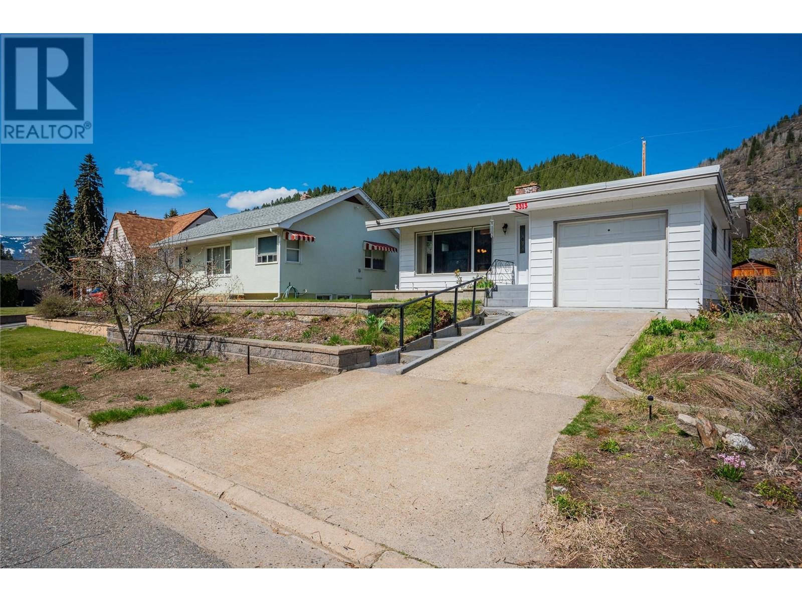 3313 Dahlia Crescent, Trail, British Columbia  V1R 2Y1 - Photo 2 - 10343956