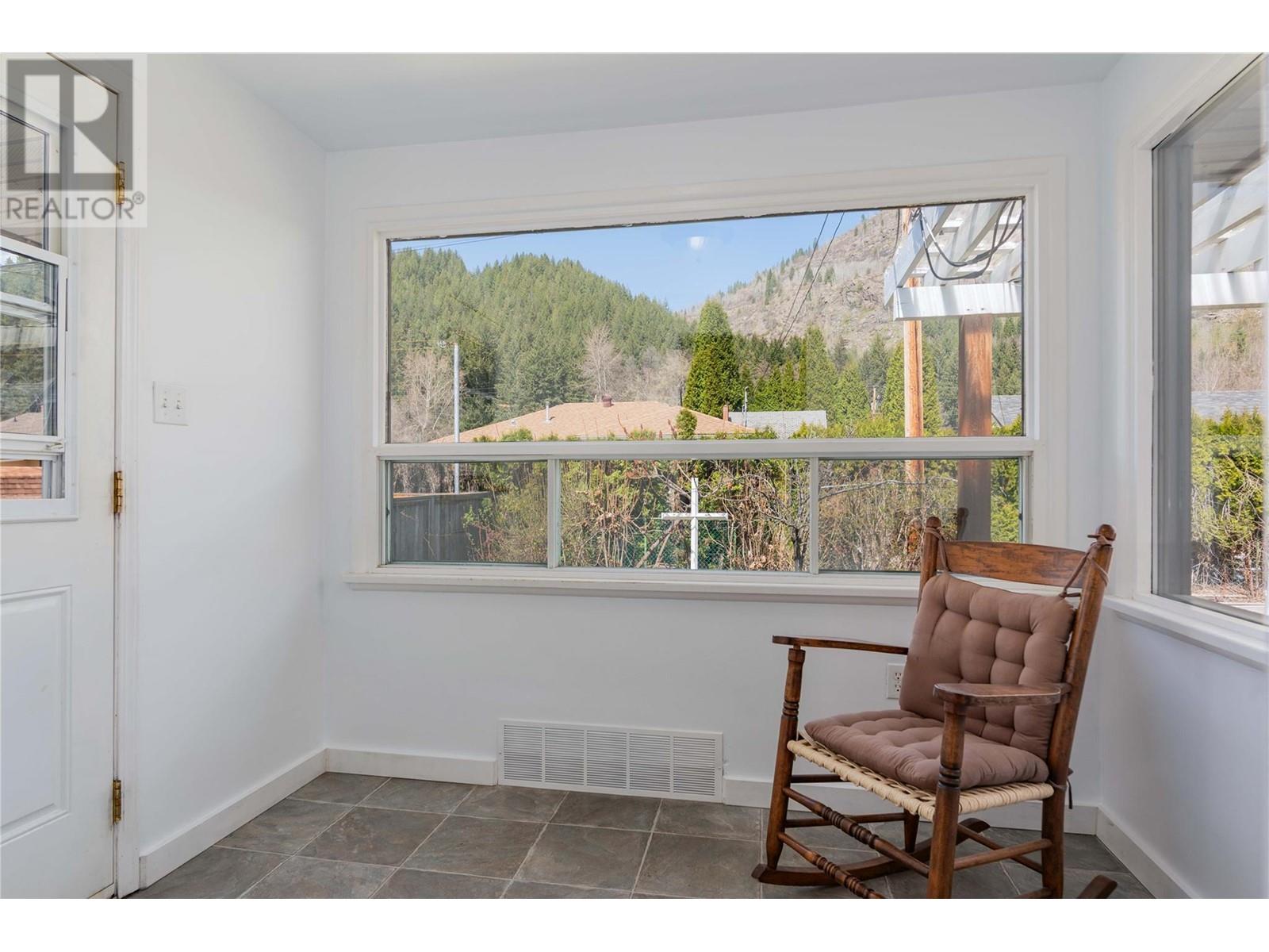 3313 Dahlia Crescent, Trail, British Columbia  V1R 2Y1 - Photo 22 - 10343956