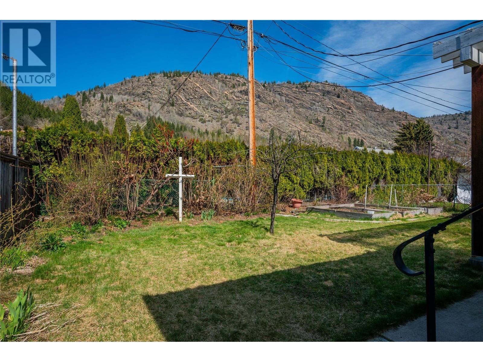 3313 Dahlia Crescent, Trail, British Columbia  V1R 2Y1 - Photo 6 - 10343956
