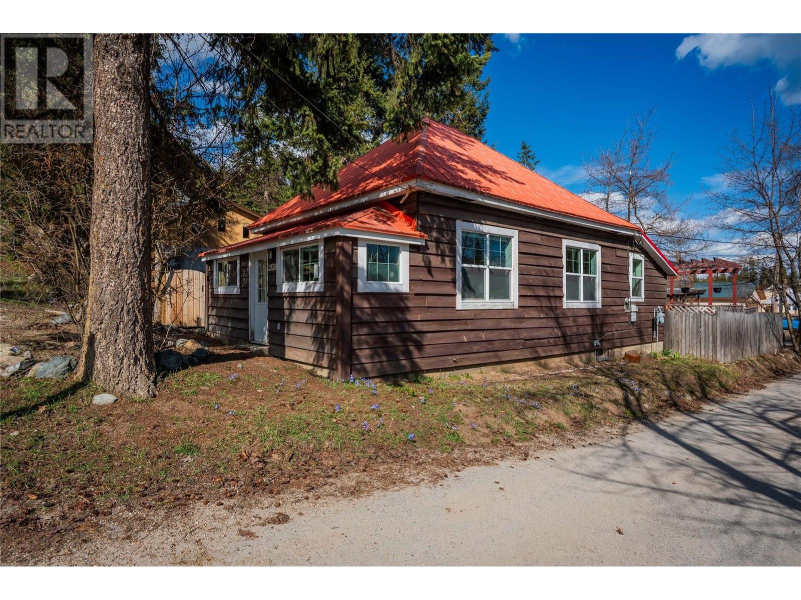 2538 Spokane Street, Rossland, British Columbia  V0G 1Y0 - Photo 1 - 10344181