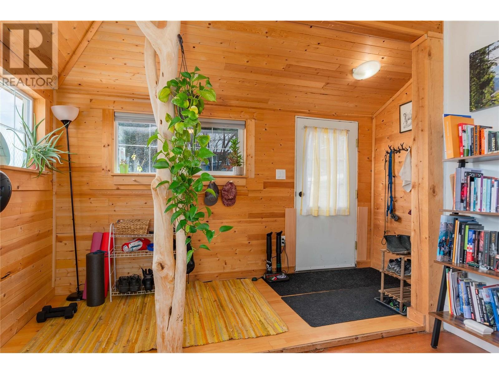2538 Spokane Street, Rossland, British Columbia  V0G 1Y0 - Photo 14 - 10344181