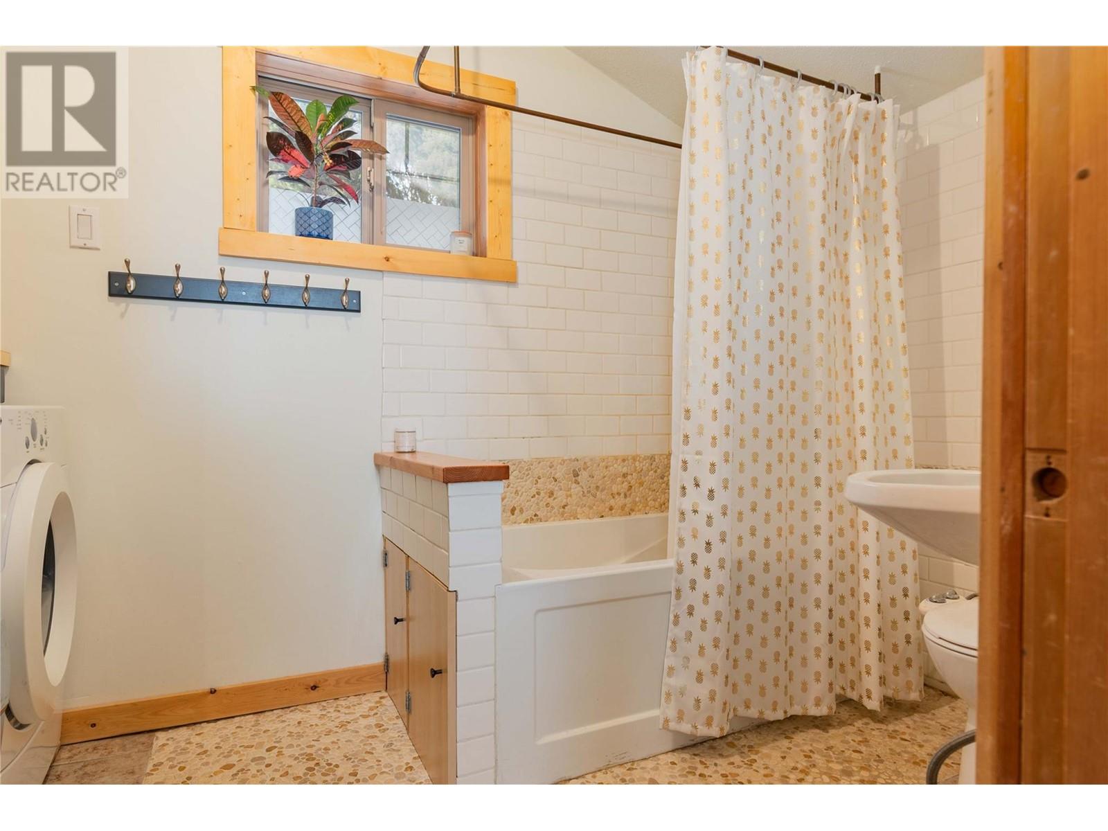 2538 Spokane Street, Rossland, British Columbia  V0G 1Y0 - Photo 22 - 10344181