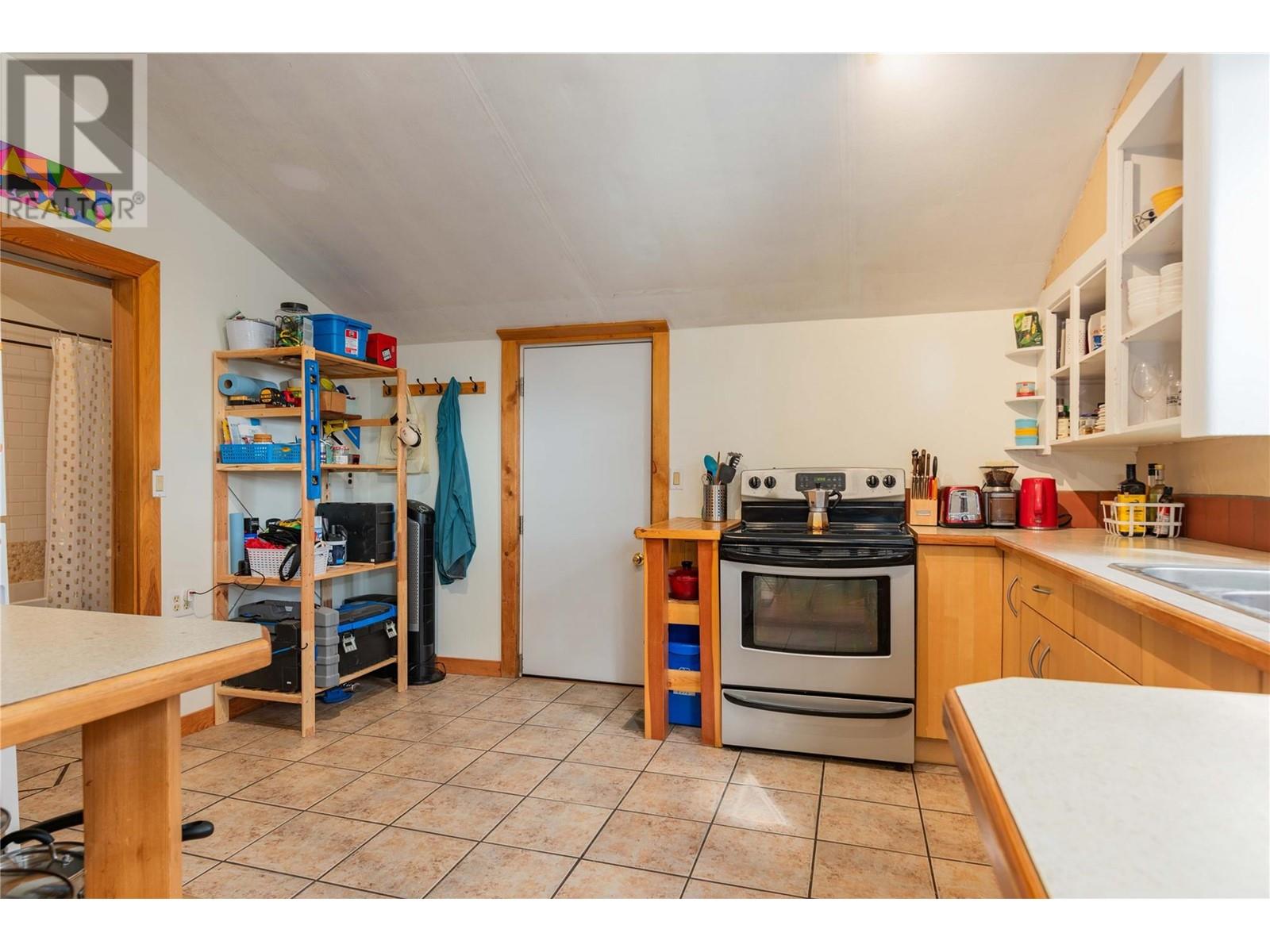 2538 Spokane Street, Rossland, British Columbia  V0G 1Y0 - Photo 4 - 10344181