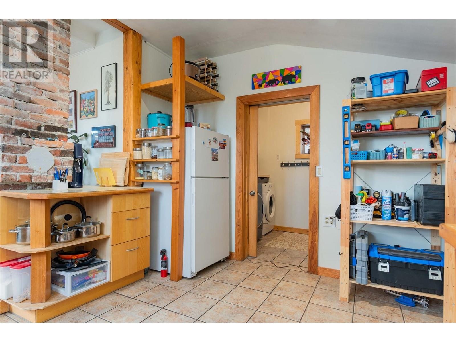 2538 Spokane Street, Rossland, British Columbia  V0G 1Y0 - Photo 5 - 10344181