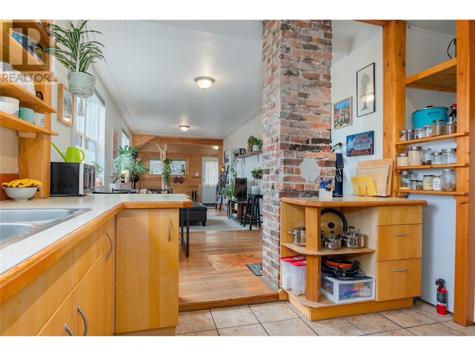 2538 Spokane Street, Rossland, British Columbia  V0G 1Y0 - Photo 6 - 10344181
