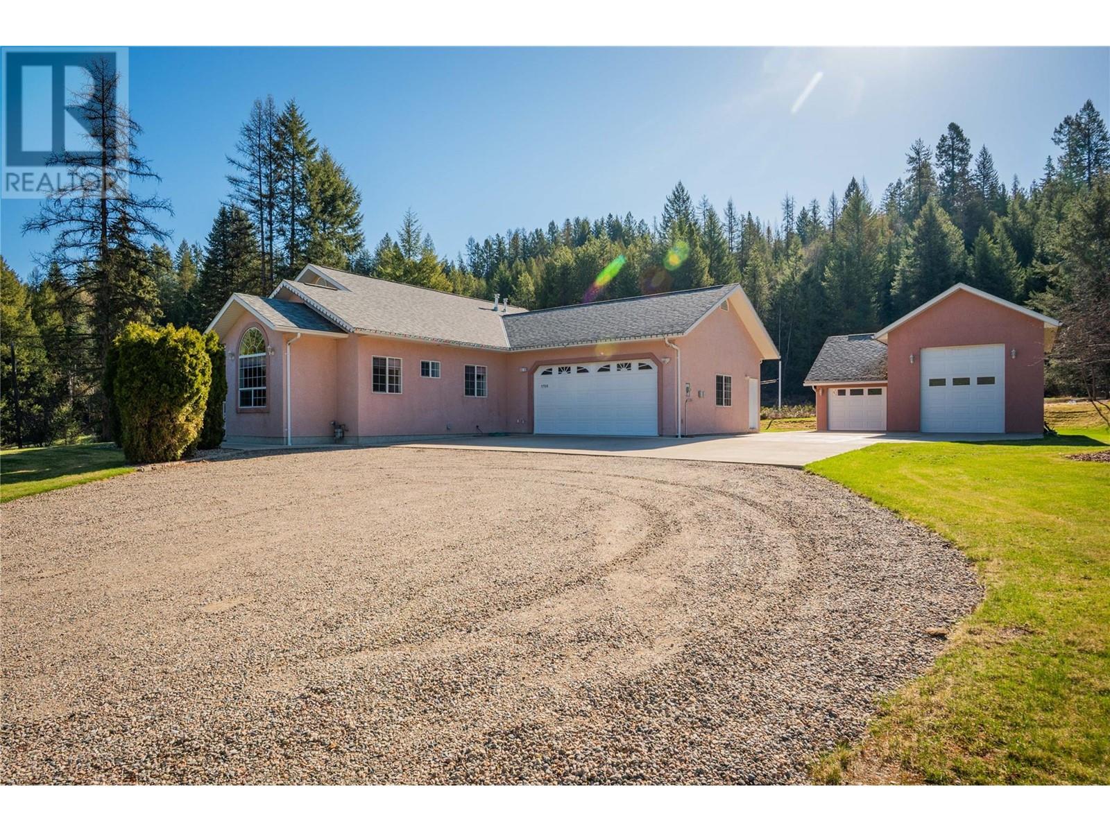 1750 Green Road, Fruitvale, British Columbia  V0G 1L1 - Photo 1 - 10343868