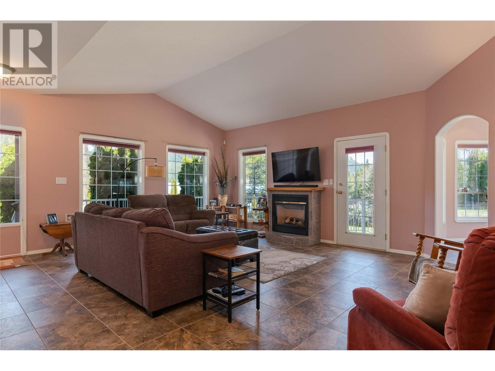 1750 Green Road, Fruitvale, British Columbia  V0G 1L1 - Photo 9 - 10343868