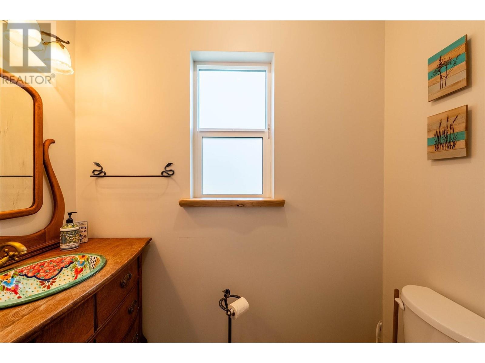 8774 6 Highway, Salmo, British Columbia  V0G 1Z0 - Photo 15 - 10343213