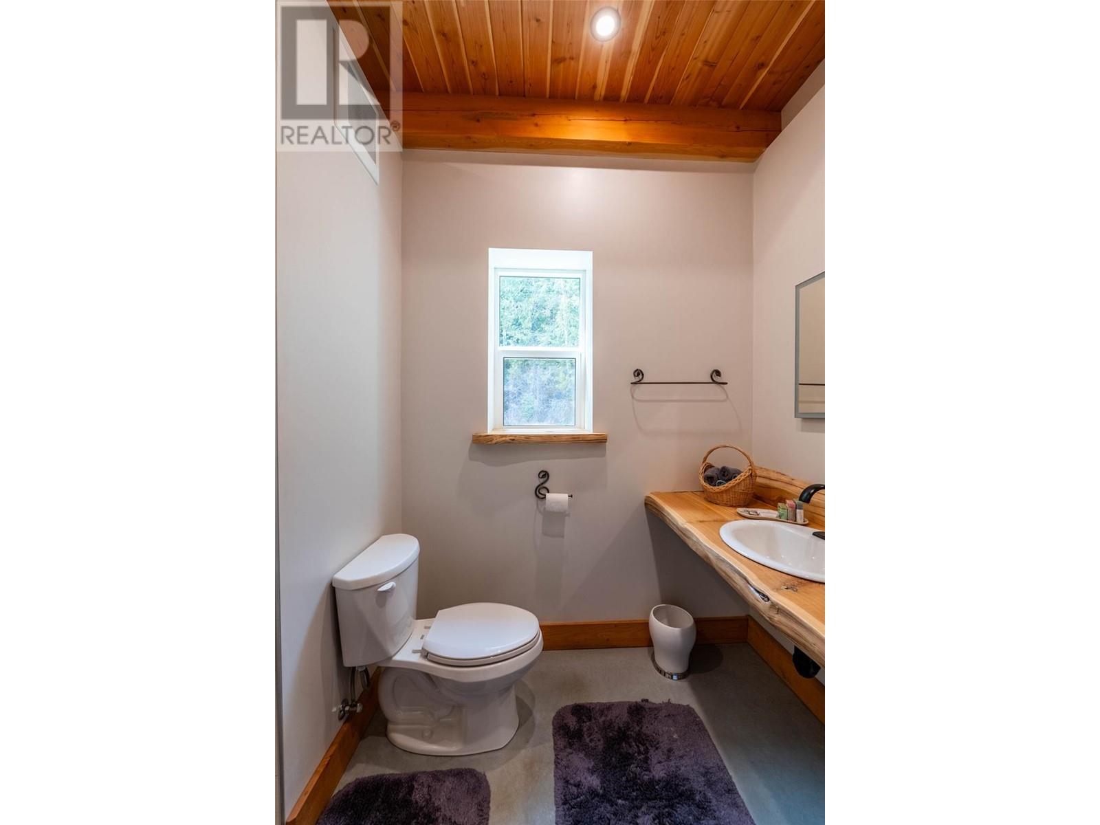 8774 6 Highway, Salmo, British Columbia  V0G 1Z0 - Photo 20 - 10343213