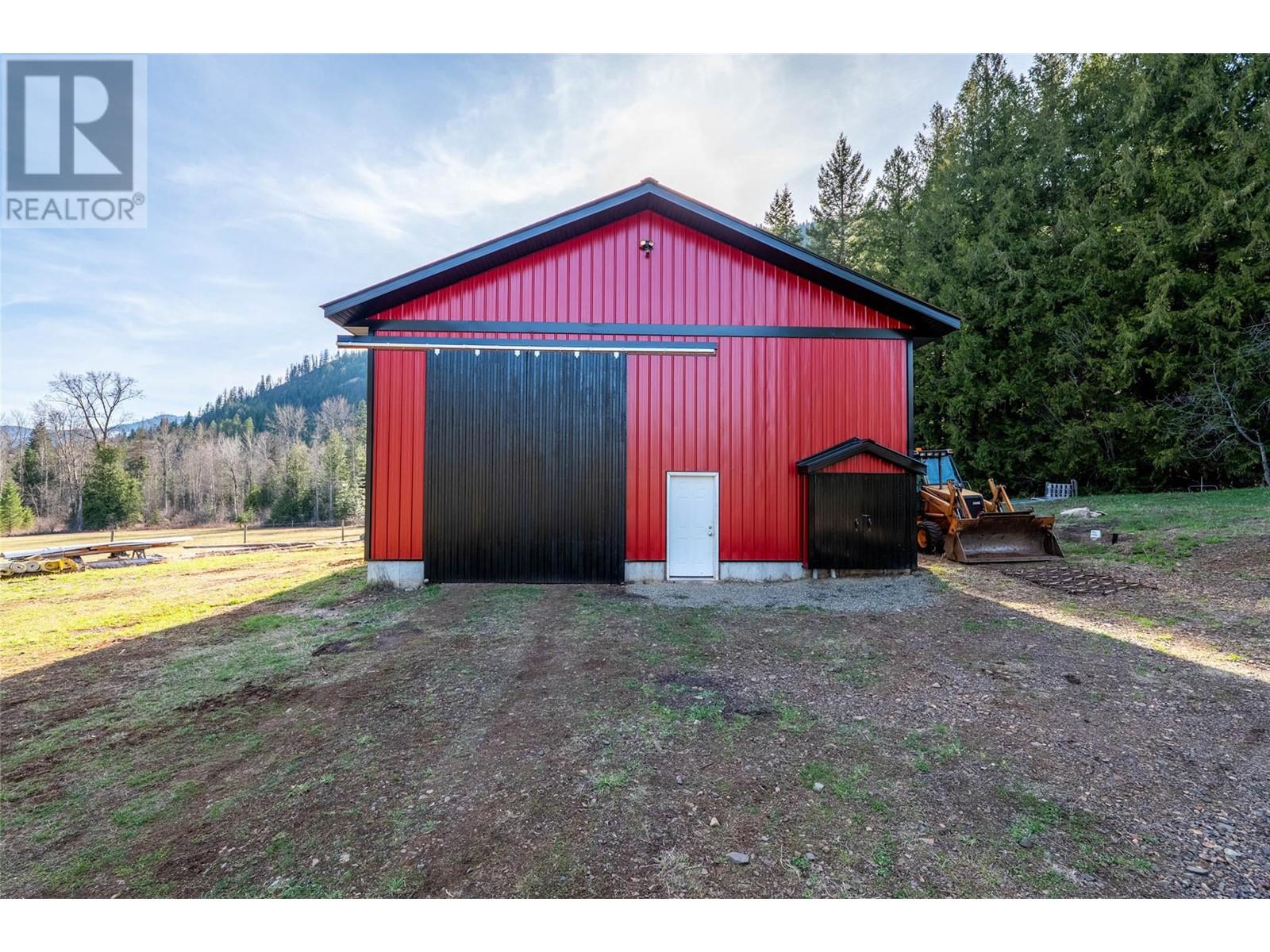 8774 6 Highway, Salmo, British Columbia  V0G 1Z0 - Photo 3 - 10343213